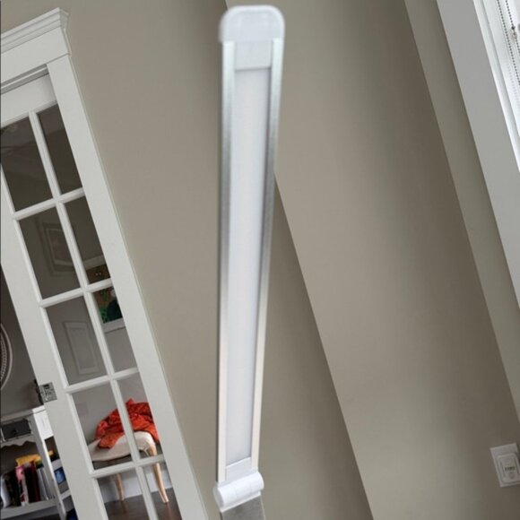 Fugetek LED Desk Lamp - Picture 3 of 7